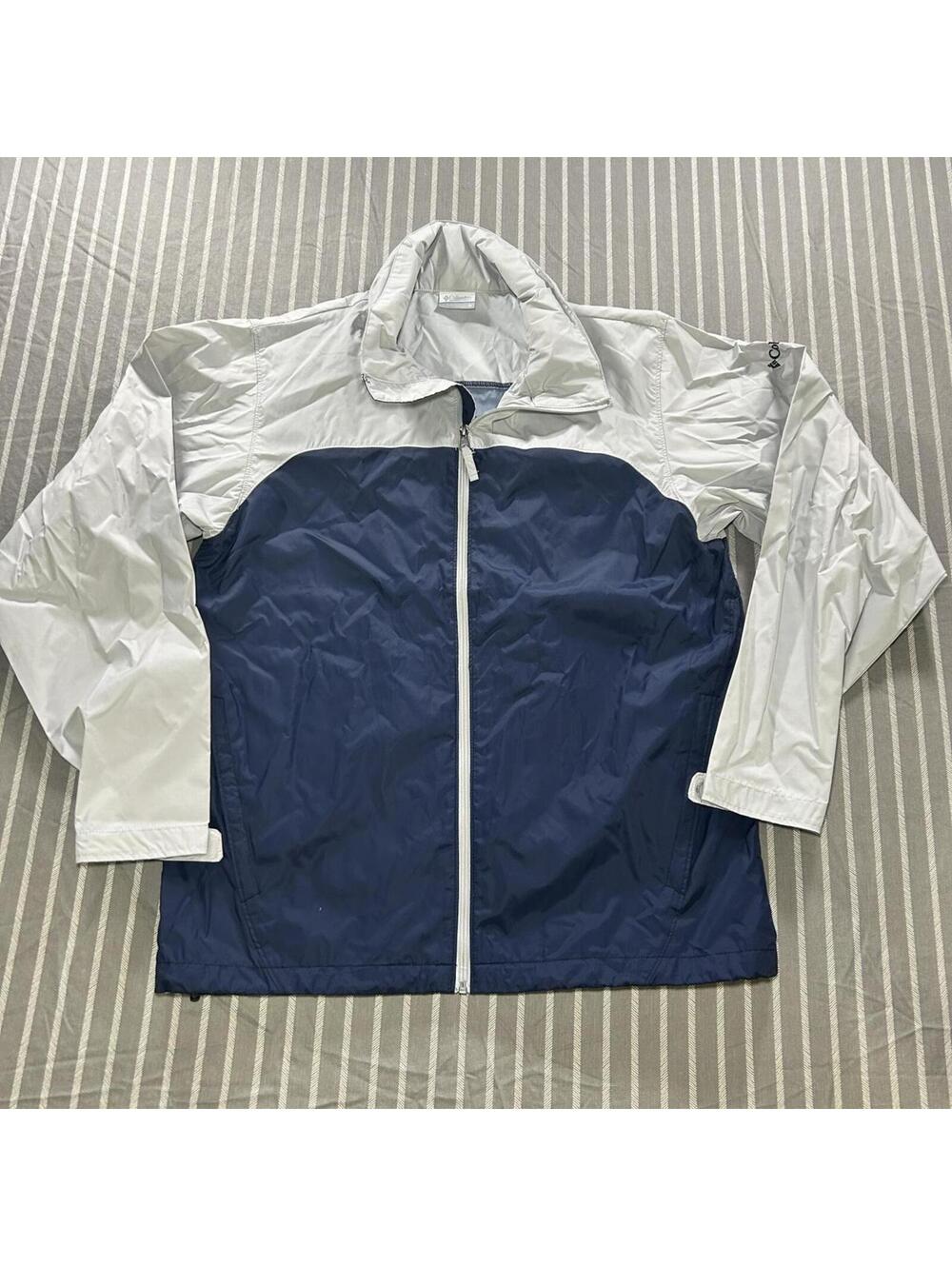 Columbia Sportswear Men's Navy and Blue Jacket